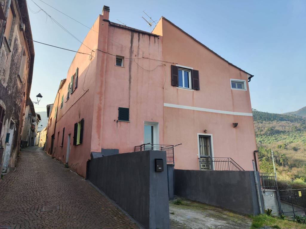 casa indipendente in vendita ad Albenga in zona San Fedele