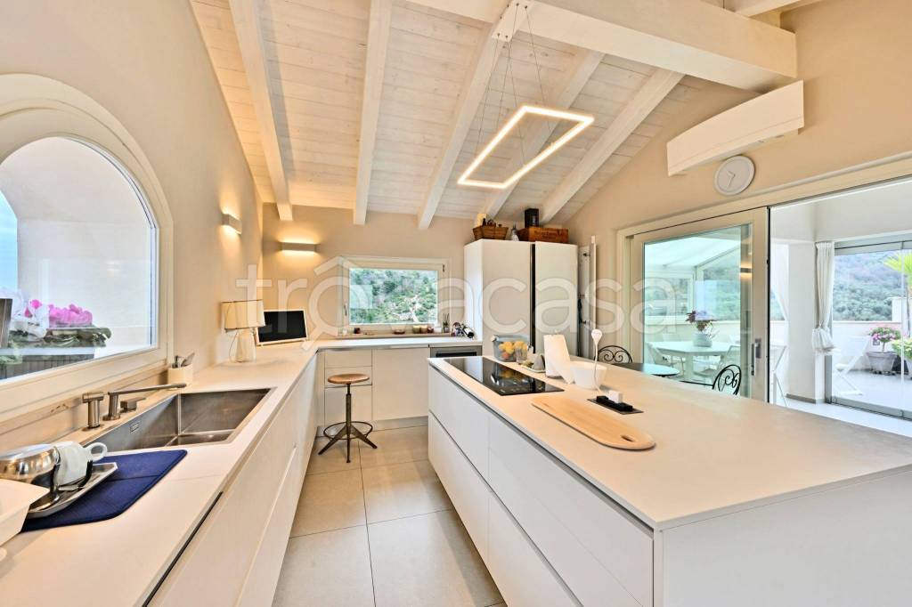 casa indipendente in vendita ad Albenga