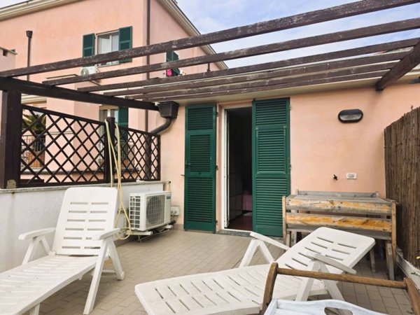 appartamento in vendita ad Albenga in zona Leca