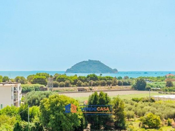 appartamento in vendita ad Albenga in zona Vadino