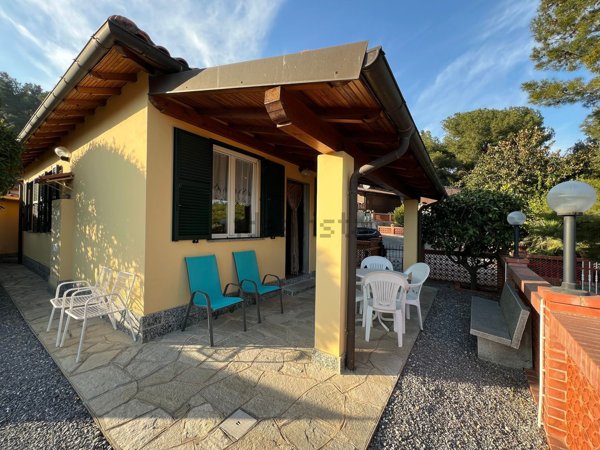 casa indipendente in vendita ad Albenga