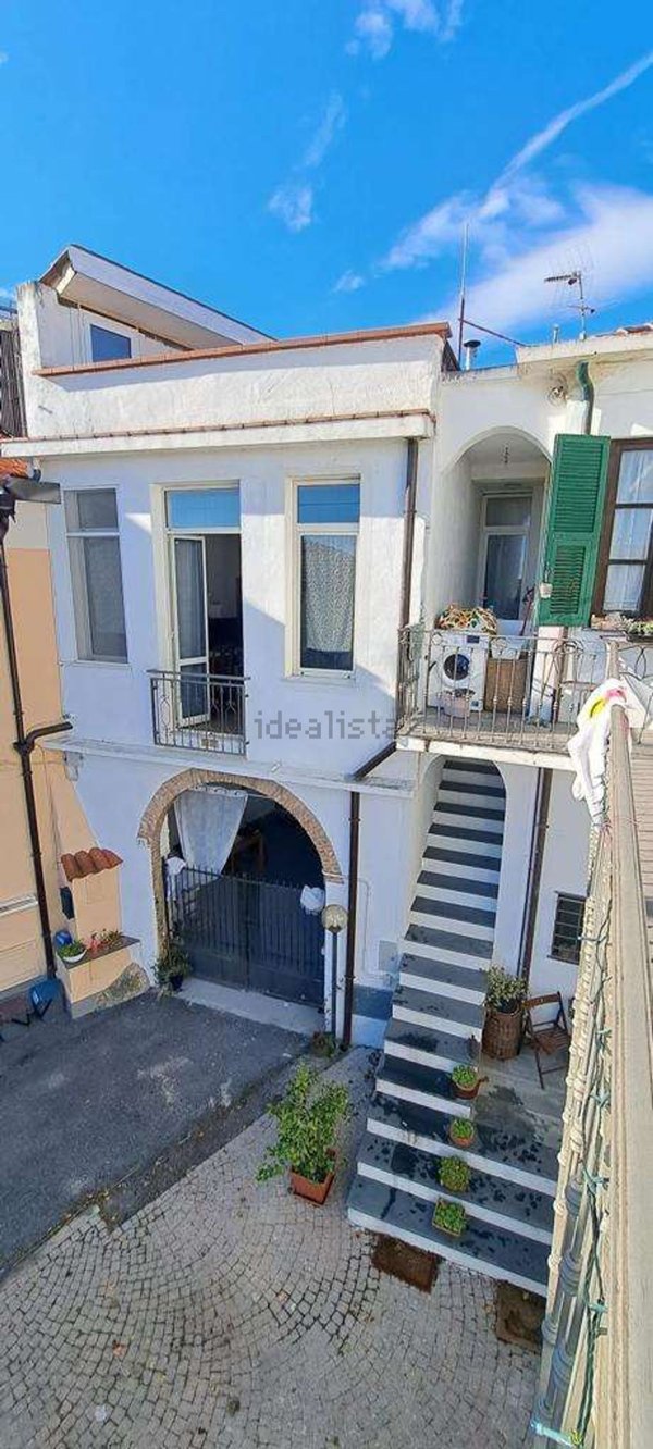 casa indipendente in vendita ad Albenga in zona Bastia