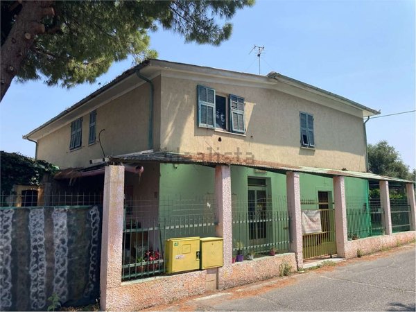 casa indipendente in vendita ad Albenga