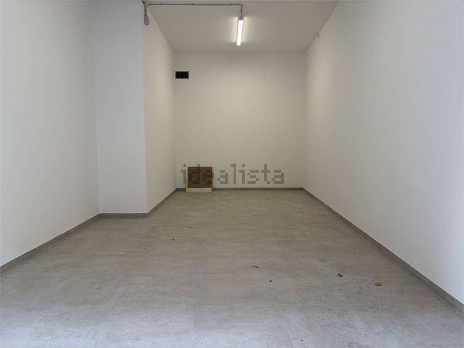 locale commerciale in vendita ad Albenga