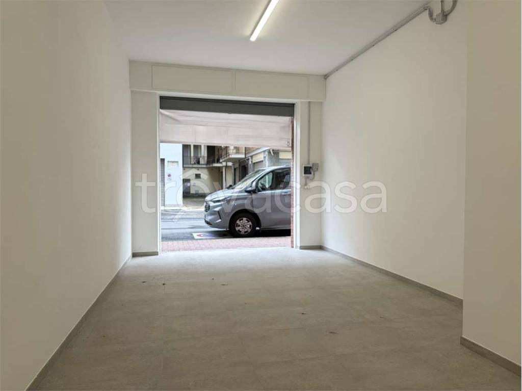 locale commerciale in vendita ad Albenga