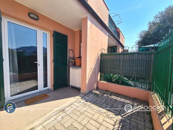 appartamento in vendita ad Albenga in zona Leca