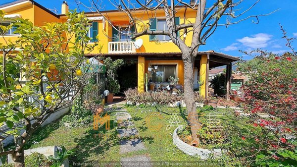 casa indipendente in vendita ad Albenga