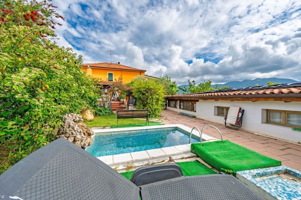 casa indipendente in vendita ad Albenga