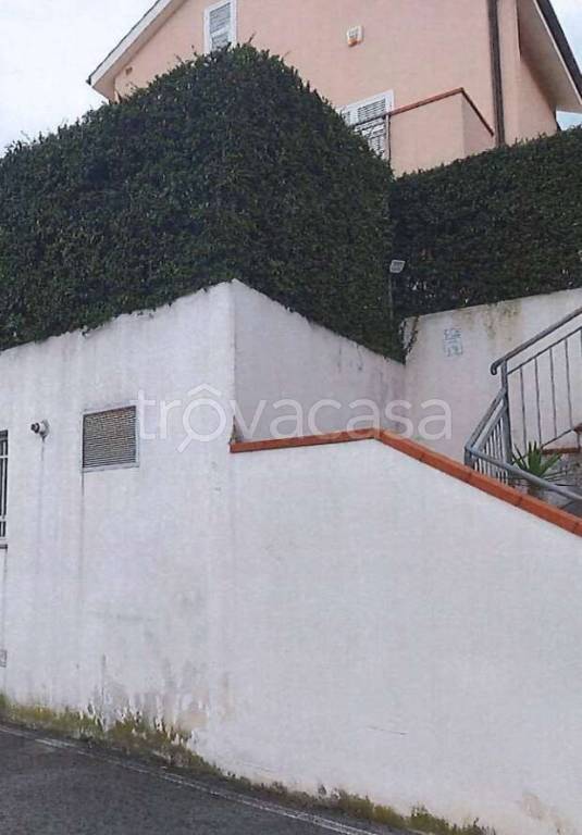 appartamento in vendita ad Albenga in zona Campochiesa