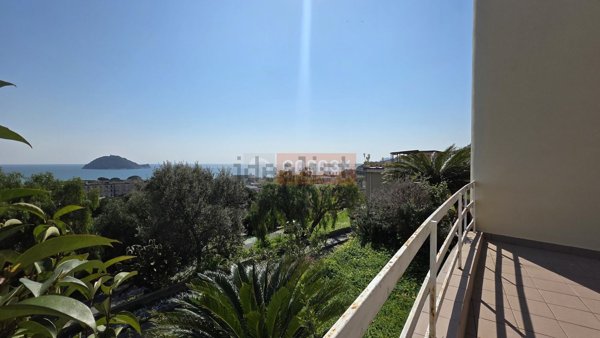 appartamento in vendita ad Albenga in zona Vadino