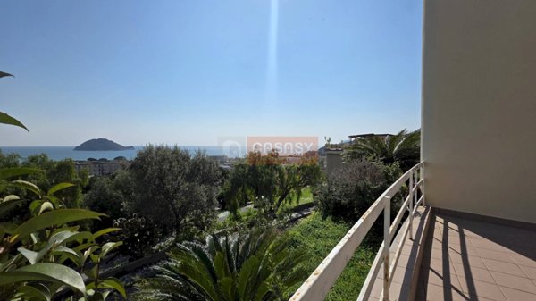 appartamento in vendita ad Albenga in zona Vadino