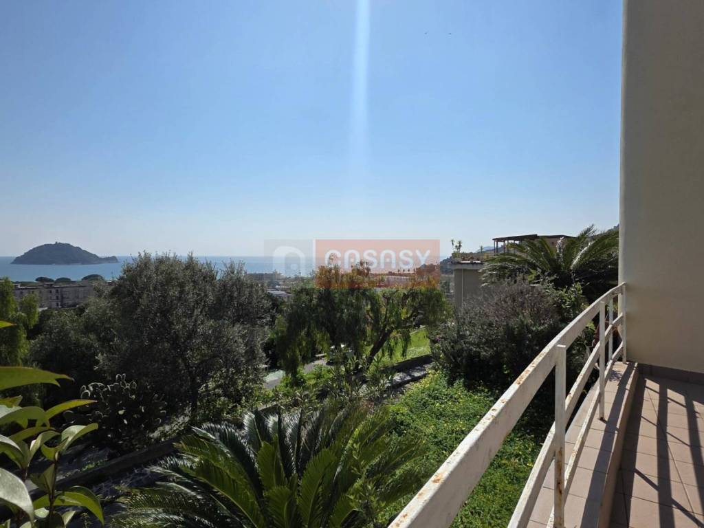 appartamento in vendita ad Albenga in zona Vadino