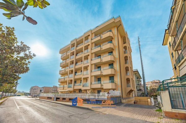 appartamento in vendita ad Albenga in zona Vadino