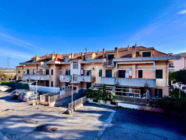 appartamento in vendita ad Albenga in zona Lusignano