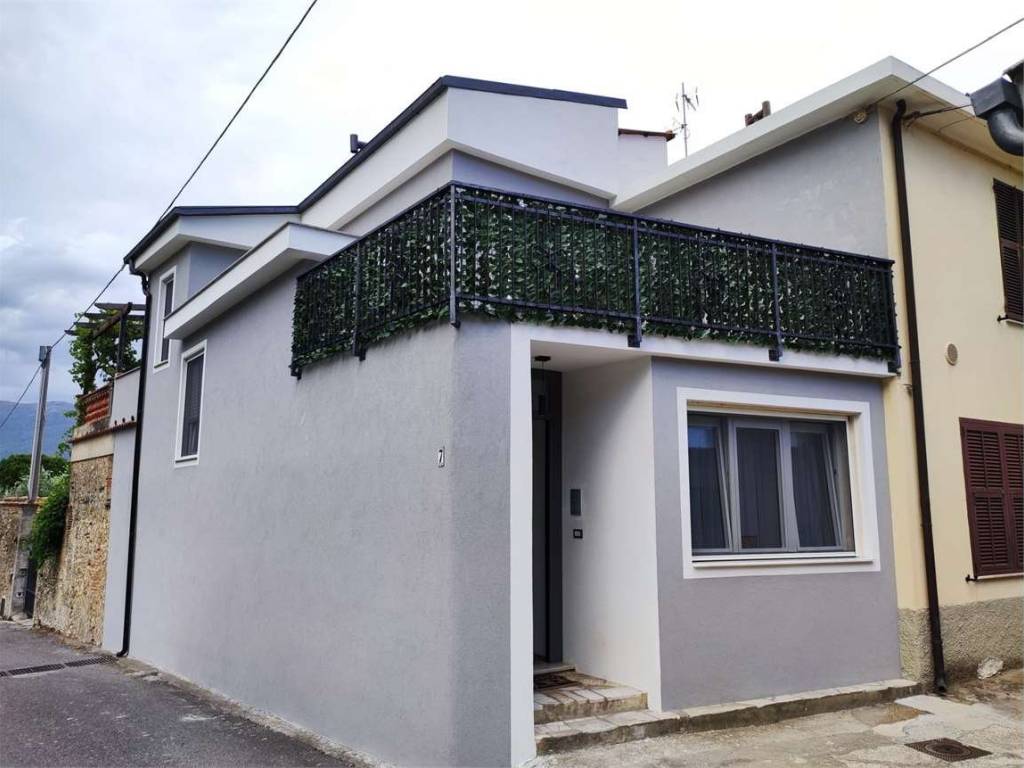 casa semindipendente in vendita ad Albenga in zona San Fedele