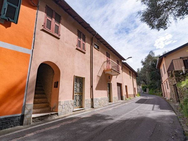 casa indipendente in vendita ad Albenga