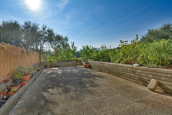 appartamento in vendita ad Albenga in zona Salea