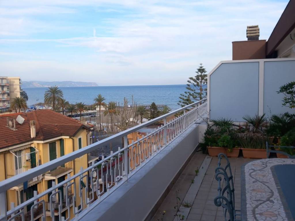 appartamento in vendita ad Albenga