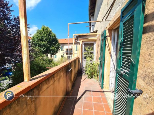 casa indipendente in vendita ad Albenga in zona Leca