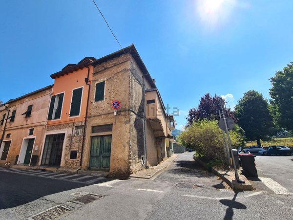 casa semindipendente in vendita ad Albenga in zona Leca