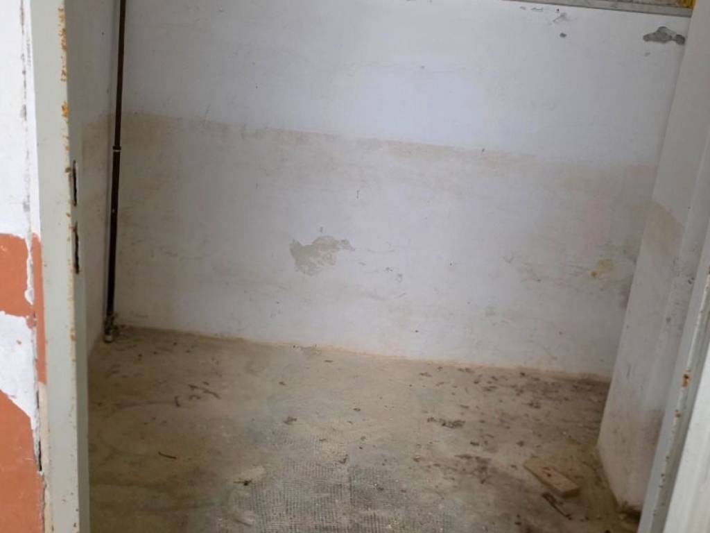 locale commerciale in vendita ad Albenga