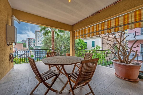 casa indipendente in vendita ad Albenga