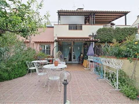 casa indipendente in vendita ad Albenga in zona Leca