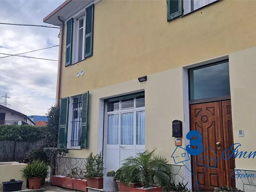 casa indipendente in vendita ad Albenga in zona Campochiesa