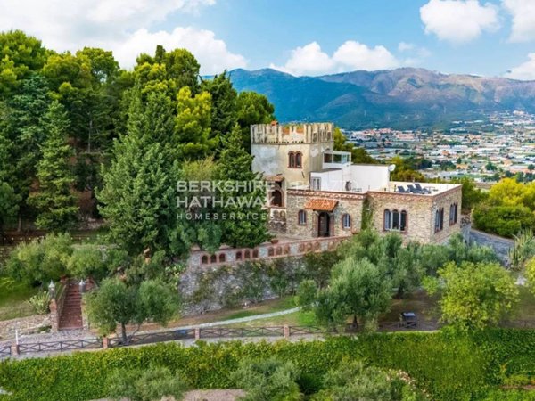 casa indipendente in vendita ad Albenga