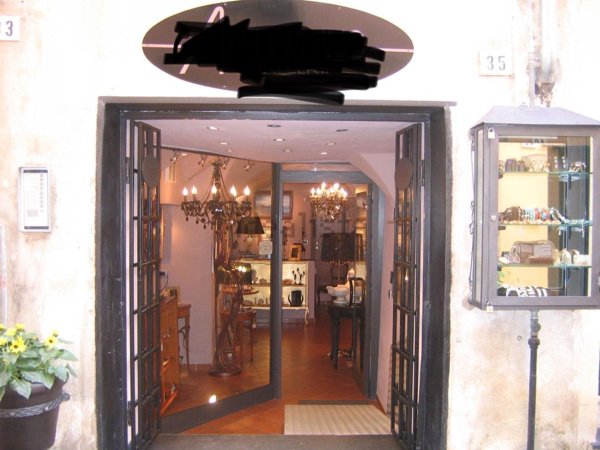 locale commerciale in vendita ad Albenga