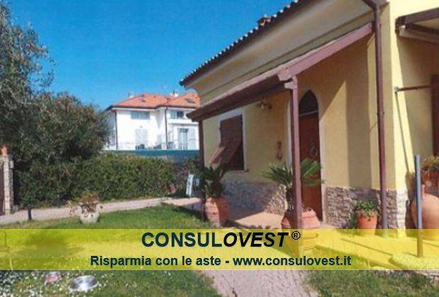 casa indipendente in vendita ad Albenga