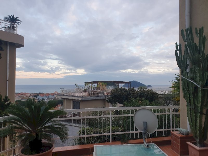 appartamento in vendita ad Albenga in zona Vadino