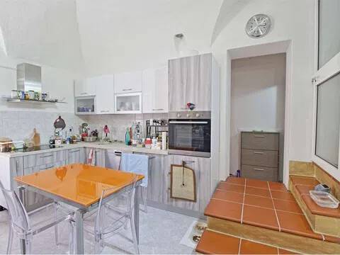 appartamento in vendita ad Albenga in zona Leca