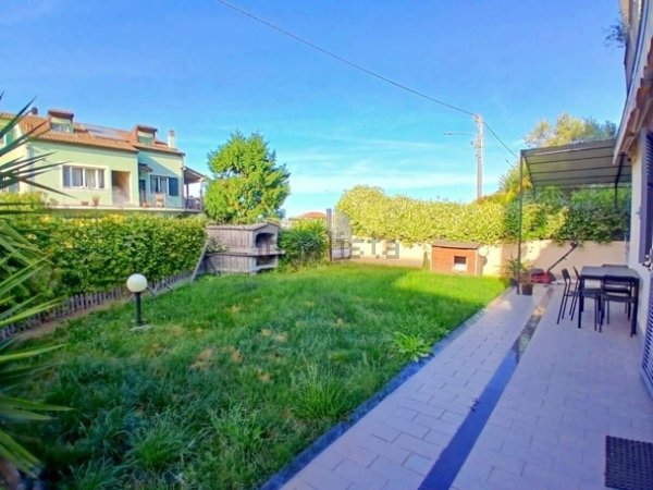 appartamento in vendita ad Albenga in zona Lusignano