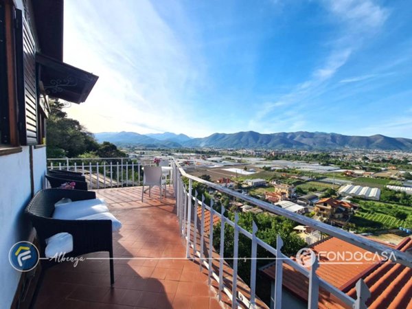 casa indipendente in vendita ad Albenga