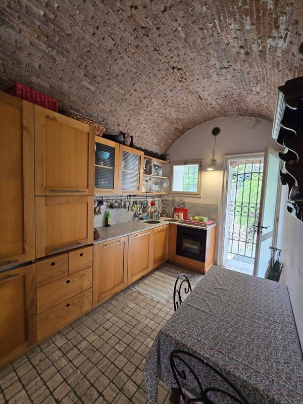 casale in vendita ad Albenga in zona Bastia