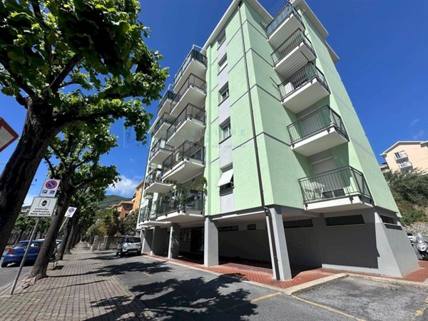 appartamento in vendita ad Albenga in zona Vadino