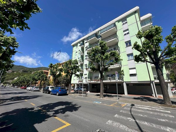 appartamento in vendita ad Albenga in zona Vadino
