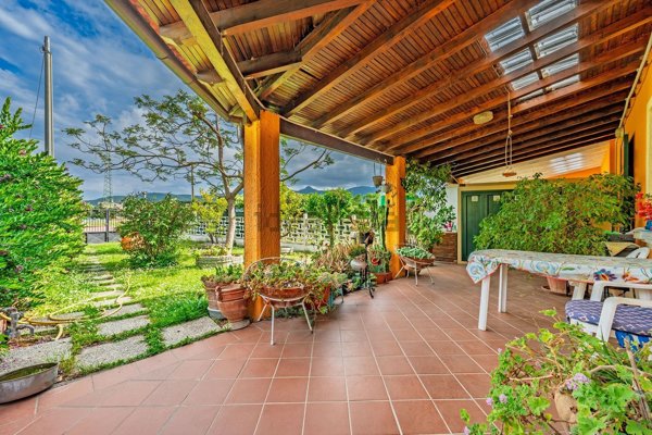 casa indipendente in vendita ad Albenga