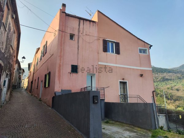 casa semindipendente in vendita ad Albenga