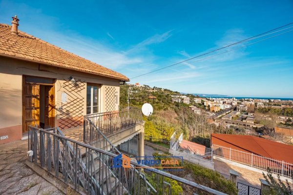 casa indipendente in vendita ad Albenga