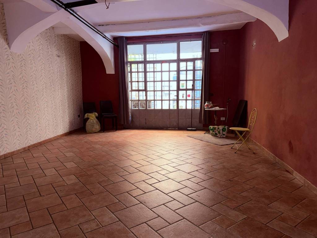 negozio in vendita ad Albenga