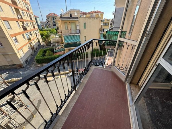 appartamento in vendita ad Albenga in zona Vadino