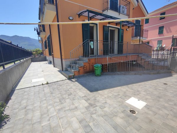appartamento in vendita ad Albenga in zona Leca