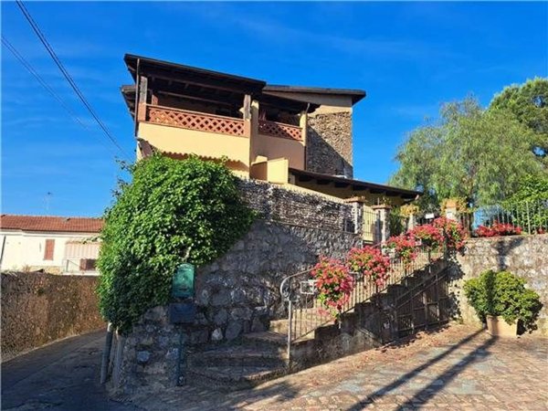 casa indipendente in vendita ad Albenga