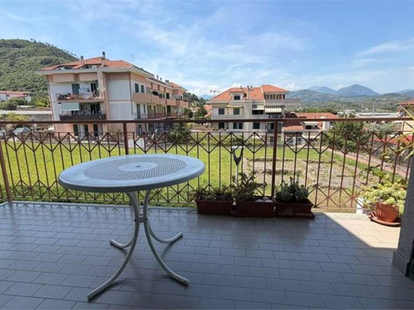 appartamento in vendita ad Albenga in zona Lusignano