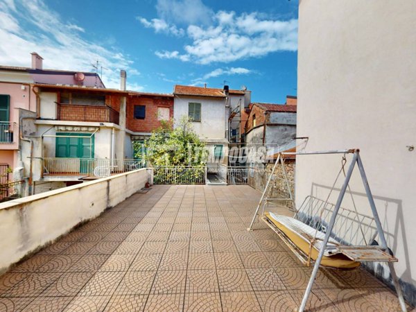 casa indipendente in vendita ad Albenga in zona Bastia