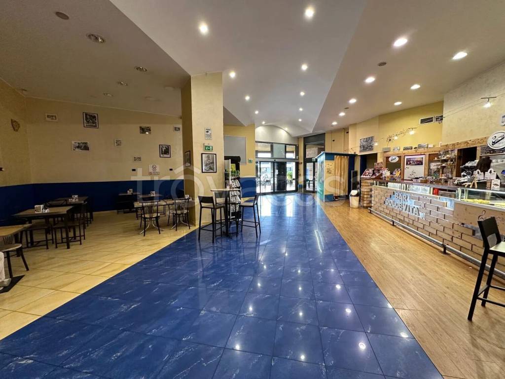 negozio in vendita ad Albenga in zona Salea