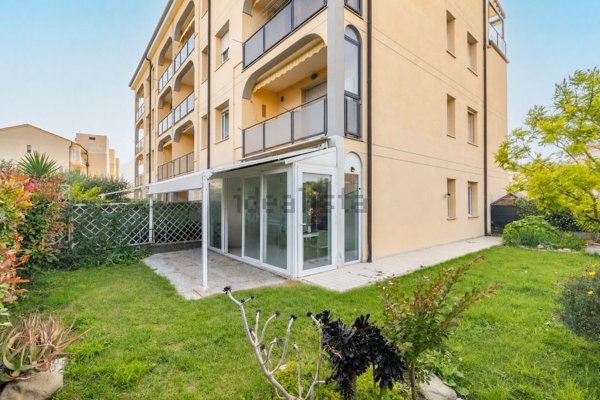 appartamento in vendita ad Albenga in zona Vadino