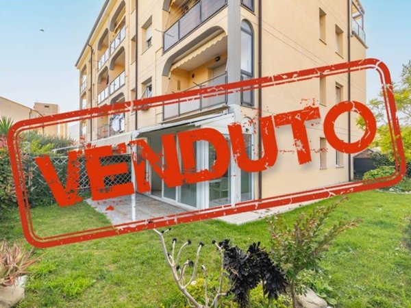 appartamento in vendita ad Albenga in zona Vadino